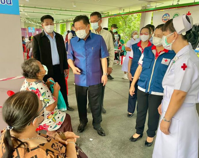 ผู้ว่าราชการจังหวัดสมุทรปราการ ตรวจเยี่ยมจุดให้บริการวัคซีนป้องกันโรคติดเชื้อไวรัสโคโรนา 2019 ณ สถานีกาชาดที่ 5 สวางคนิวาส