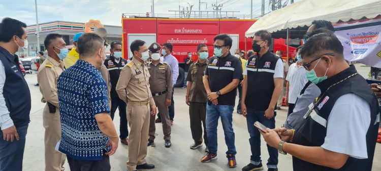 นายศุภมิตร ชิณศรี รองผู้ว่าราชการจังหวัดสมุทรปราการ เป็นประธานเยี่ยมจุดตรวจและจุดบริการการป้องกันและลดอุบัติเหตุทางถนนช่วงเทศกาลปีใหม่ พ.ศ. 2565 จังหวัดสมุทรปราการ