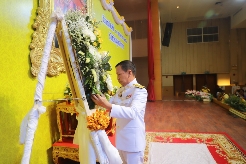 จังหวัดสมุทรปราการ จัดพิธีวางพวงมาลาถวายราชสักการะ เนื่องในวันพระบาทสมเด็จพระปกเกล้าเจ้าอยู่หัว เพื่อน้อมสำนึกถึงพระมหากรุณาธิคุณของพระองค์ท่านที่มีต่อพสกนิกรชาวไทย