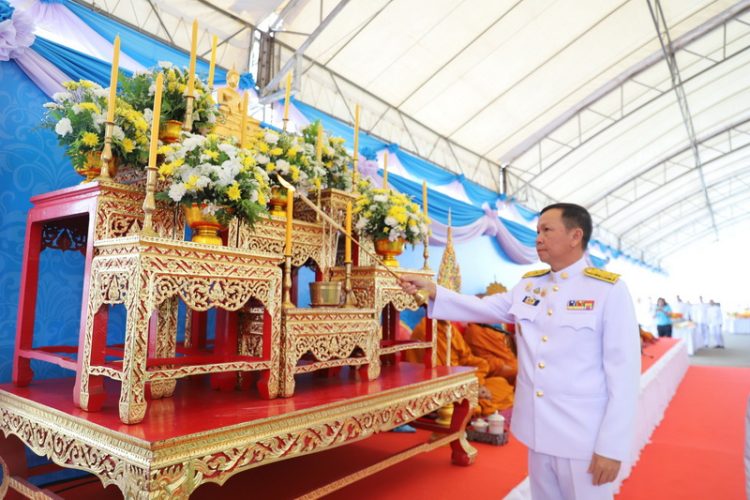 จังหวัดสมุทรปราการ จัดพิธีเจริญพระพุทธมนต์ ทำบุญตักบาตรถวายเป็นพระราชกุศล เนื่องในโอกาสวันเฉลิมพระชนมพรรษา สมเด็จพระนางเจ้าสิริกิติ์ พระบรมราชินีนาถ พระบรมราชชนนีพันปีหลวง