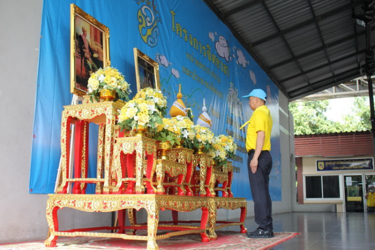 จังหวัดสมุทรปราการ จัดกิจกรรมจิตอาสาพัฒนาเนื่องในวันคล้ายวันพระบรมราชสมภพพระบาทสมเด็จพระปรเมนทรมหามงกุฎ พระจอมเกล้าเจ้าอยู่หัว ปรับปรุงภูมิทัศน์บริเวณเทศบาลตำบลด่านสำโรง