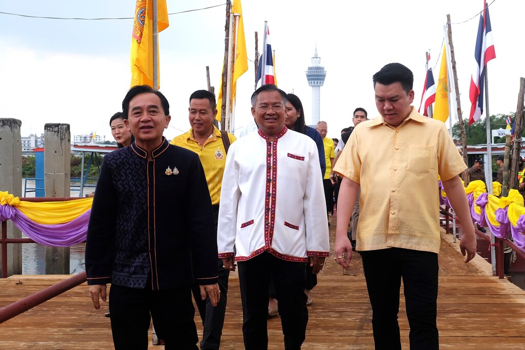 จังหวัดสมุทรปราการ ประกอบพิธีห่มผ้าองค์พระสมุทรเจดีย์ ปูชนียสถานคู่บ้าน คู่เมืองและเป็นที่เคารพศรัทธาของชาวจังหวัดสมุทรปราการและจังหวัดใกล้เคียง