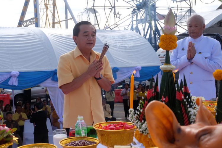 จังหวัดสมุทรปราการ จัดพิธีบวงสรวงพระบรมราชานุสาวรีย์ พระบาทสมเด็จพระจุลจอมเกล้าเจ้าอยู่หัว และองค์พระสมุทรเจดีย์เพื่อความเป็นสิริมงคล ก่อนเริ่ม งานนมัสการองค์พระสมุทรเจดีย์ และงานกาชาดจังหวัดสมุทรปราการ ประจำปี 2567