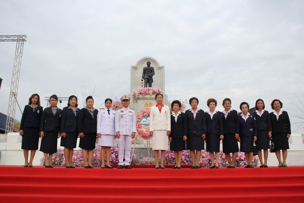 จังหวัดสมุทรปราการ จัดพิธีวางพวงมาลา ถวายราชสักการะพระบรมราชานุสาวรีย์พระบาทสมเด็จพระจุลจอมเกล้าเจ้าอยู่หัว เนื่องในวันปิยมหาราช ประจำปี 2567