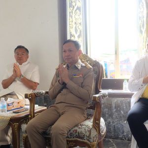 จังหวัดสมุทรปราการ จัดพิธีพุทธาภิเษกหลวงพ่อโตจำลอง และเหรียญเสมา รุ่น “รวย คุ้มภัย” เพื่อหารายได้ช่วยเหลือเด็กยากจนและเจ้าหน้าที่ของรัฐชั้นผู้น้อย