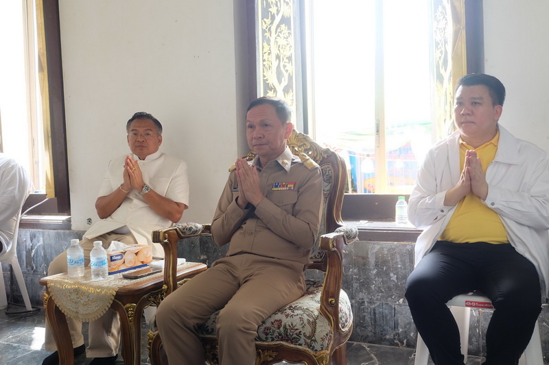 จังหวัดสมุทรปราการ จัดพิธีพุทธาภิเษกหลวงพ่อโตจำลอง และเหรียญเสมา รุ่น “รวย คุ้มภัย” เพื่อหารายได้ช่วยเหลือเด็กยากจนและเจ้าหน้าที่ของรัฐชั้นผู้น้อย