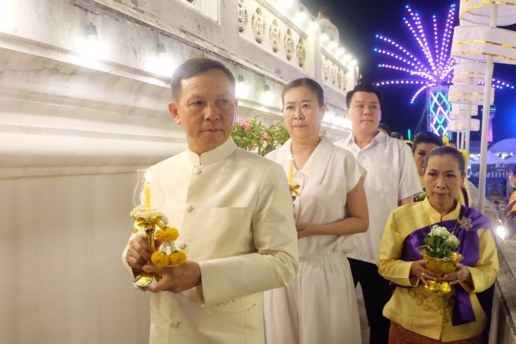 จังหวัดสมุทรปราการ จัดพิธีเวียนเทียนสักการะองค์พระสมุทรเจดีย์และถวายเป็นพุทธบูชาแด่องค์สมเด็จพระสัมมาสัมพุทธเจ้า